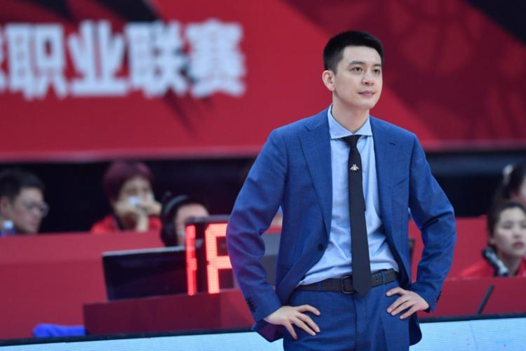 今晚CBA焦点战，CCTV5直播揭秘与观赛指南