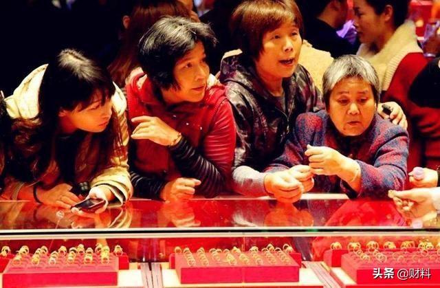 澳门六福珠宝今日金价回收，一探究竟